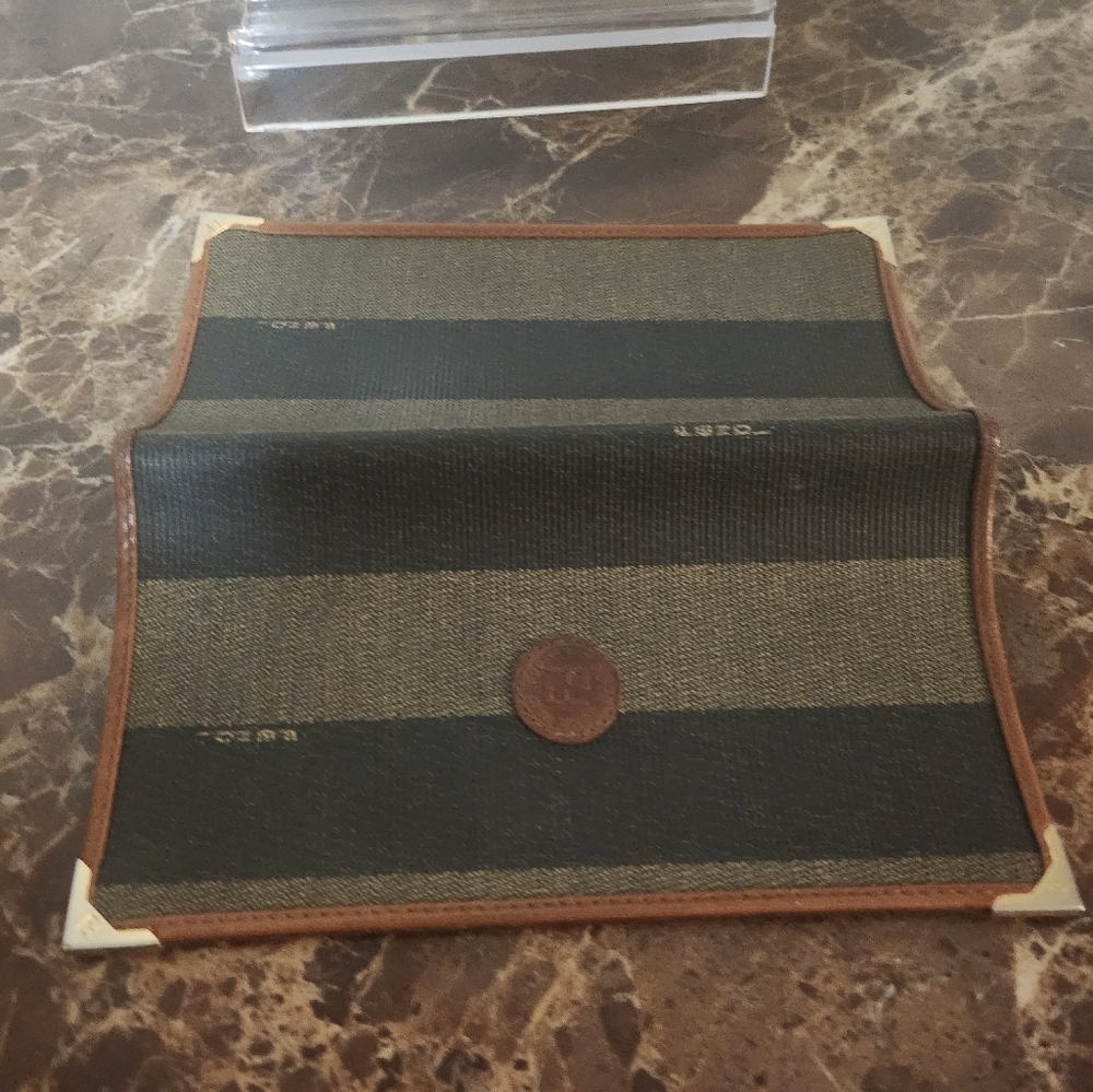 Fendi Green and Brown Wallets Luxurious Leather Collection - Picture 4 of 10